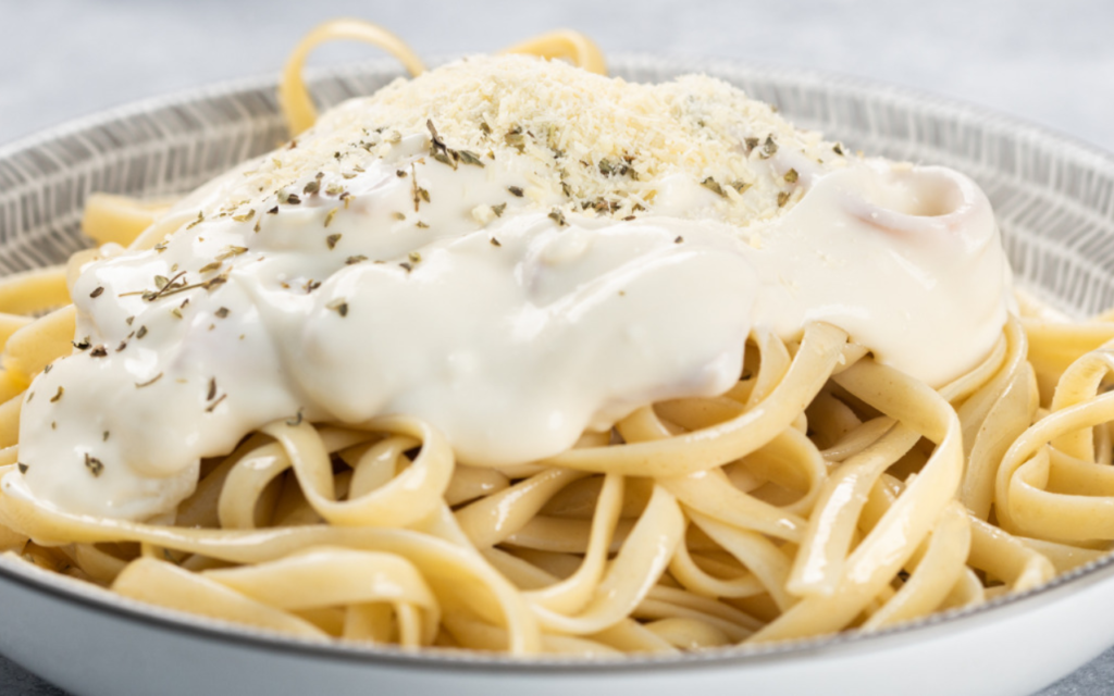 Macarrão ao Molho Branco: A Receita Cremosa, Fácil e que Eu Faço Sempre em Casa Macarrão ao Molho Branco