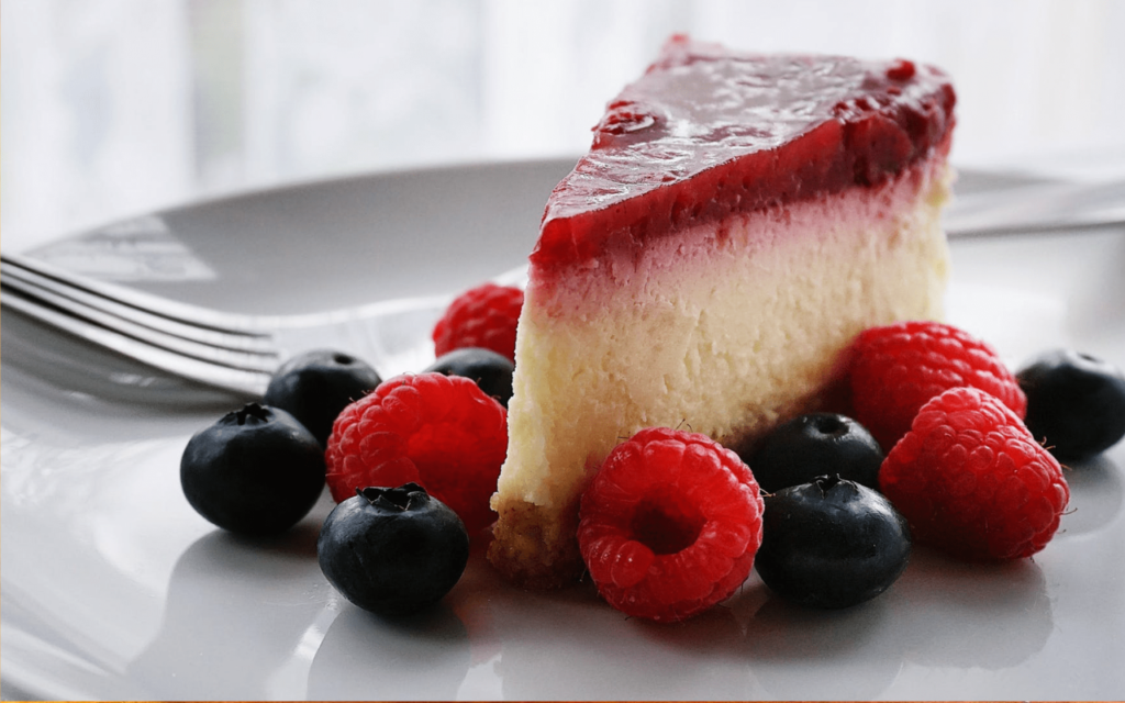 Cheesecake de Frutas Vermelhas: A Receita Cremosa que Sempre Faz Sucesso Aqui em Casa Cheesecake de Frutas Vermelhas