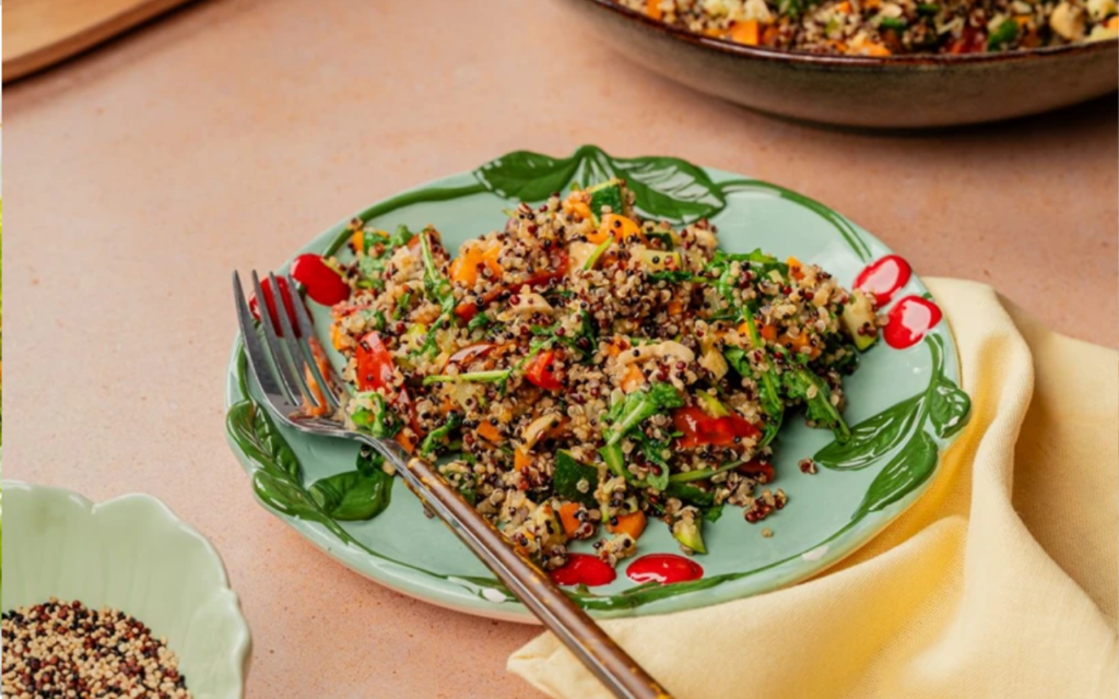 Quinoa com Legumes: A Receita Leve, Nutritiva e Muito Versátil que Eu Faço no Dia a Dia Quinoa com Legumes