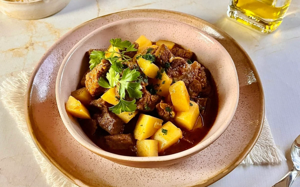 Picadinho de Carne com Batatas: A Receita Caseira, Saborosa e Muito Reconfortante que Eu Faço Sempre Picadinho de Carne com Batatas