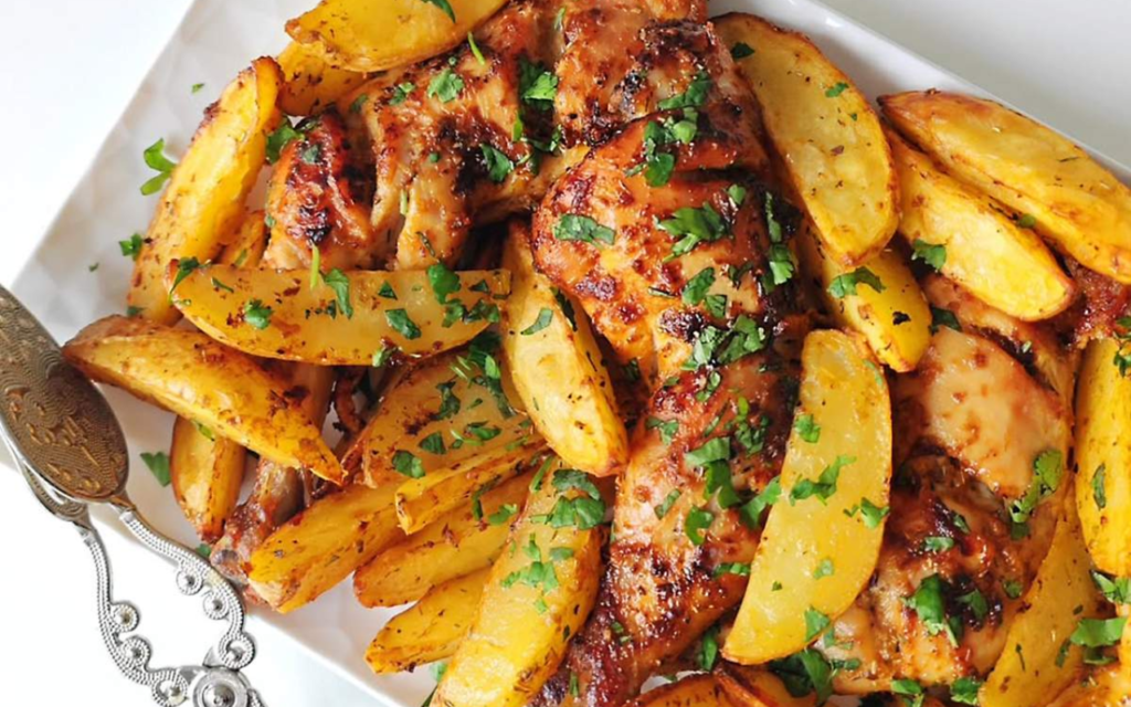 Frango Cremoso com Batata na Frigideira: Receita Fácil, Econômica e Perfeita para o Dia a Dia Frango Cremoso com Batata na Frigideira